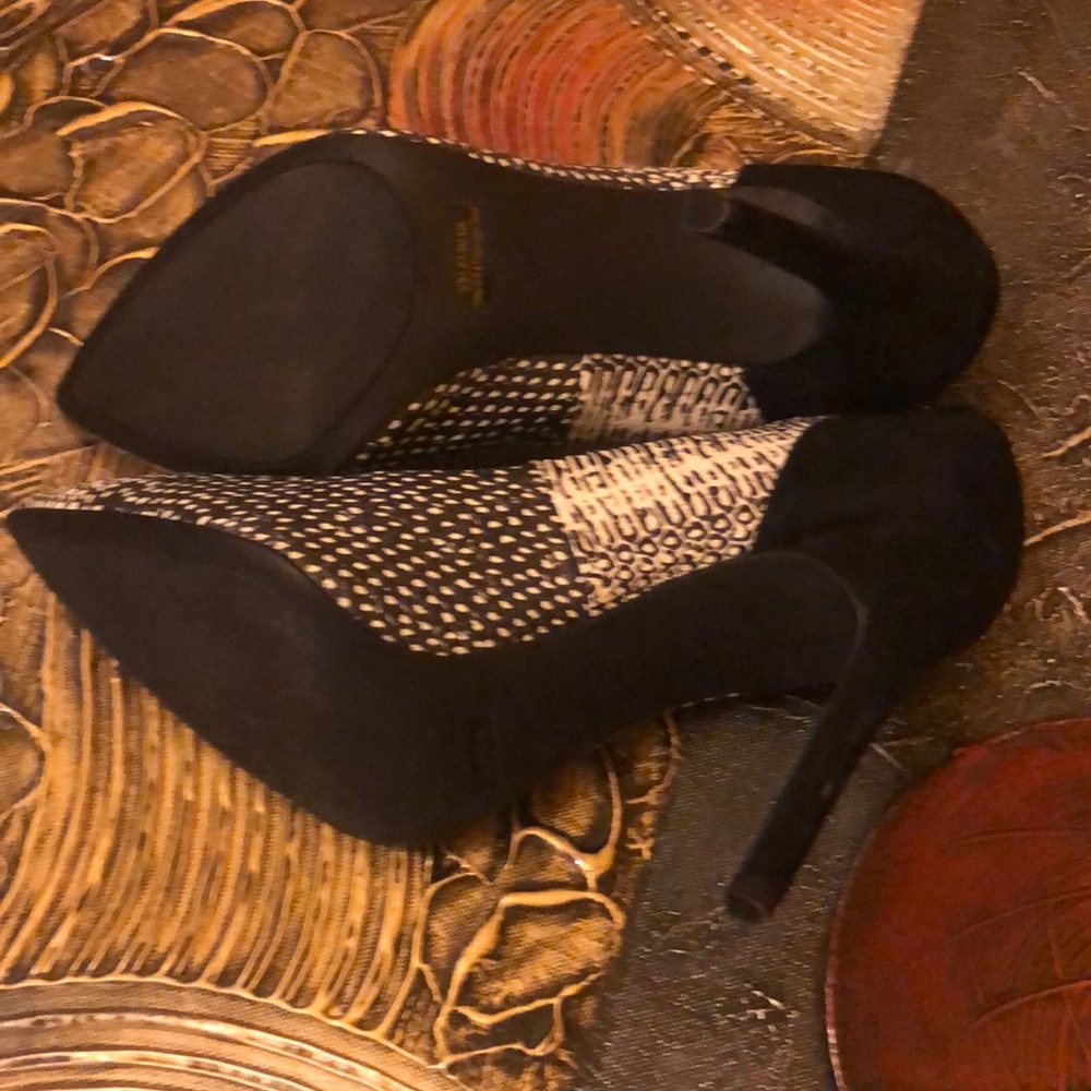 Shoes - Picture 5 of 5